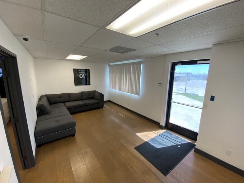 9486 Holly Rd, Adelanto, CA à vendre - Photo de l’immeuble – Image 3 sur 23