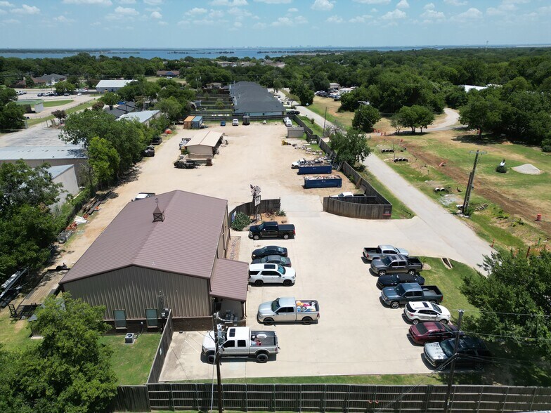 451 Betchan St, Lake Dallas, TX à louer - Photo de l’immeuble – Image 2 sur 15