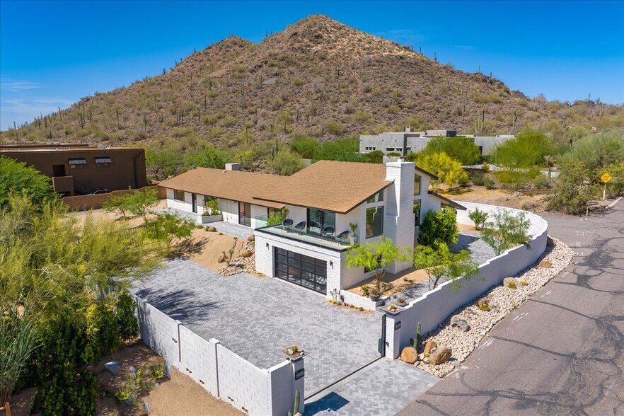 5801 E Surrey Dr, Cave Creek, AZ à vendre - Photo de l’immeuble – Image 1 sur 27