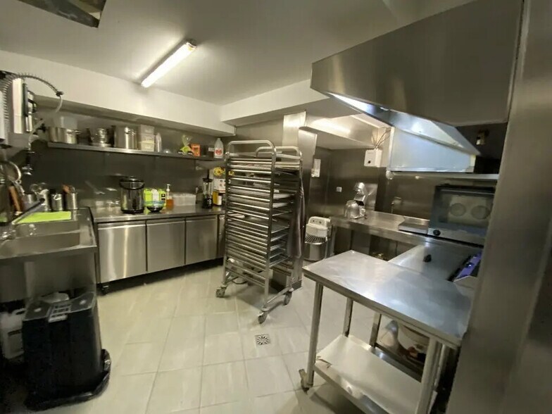 Local commercial dans Paris à louer - Photo de l’immeuble – Image 3 sur 4