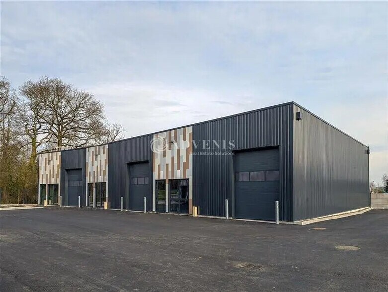 Local d'activités dans Pleumeleuc à vendre - Photo de l’immeuble – Image 1 sur 12