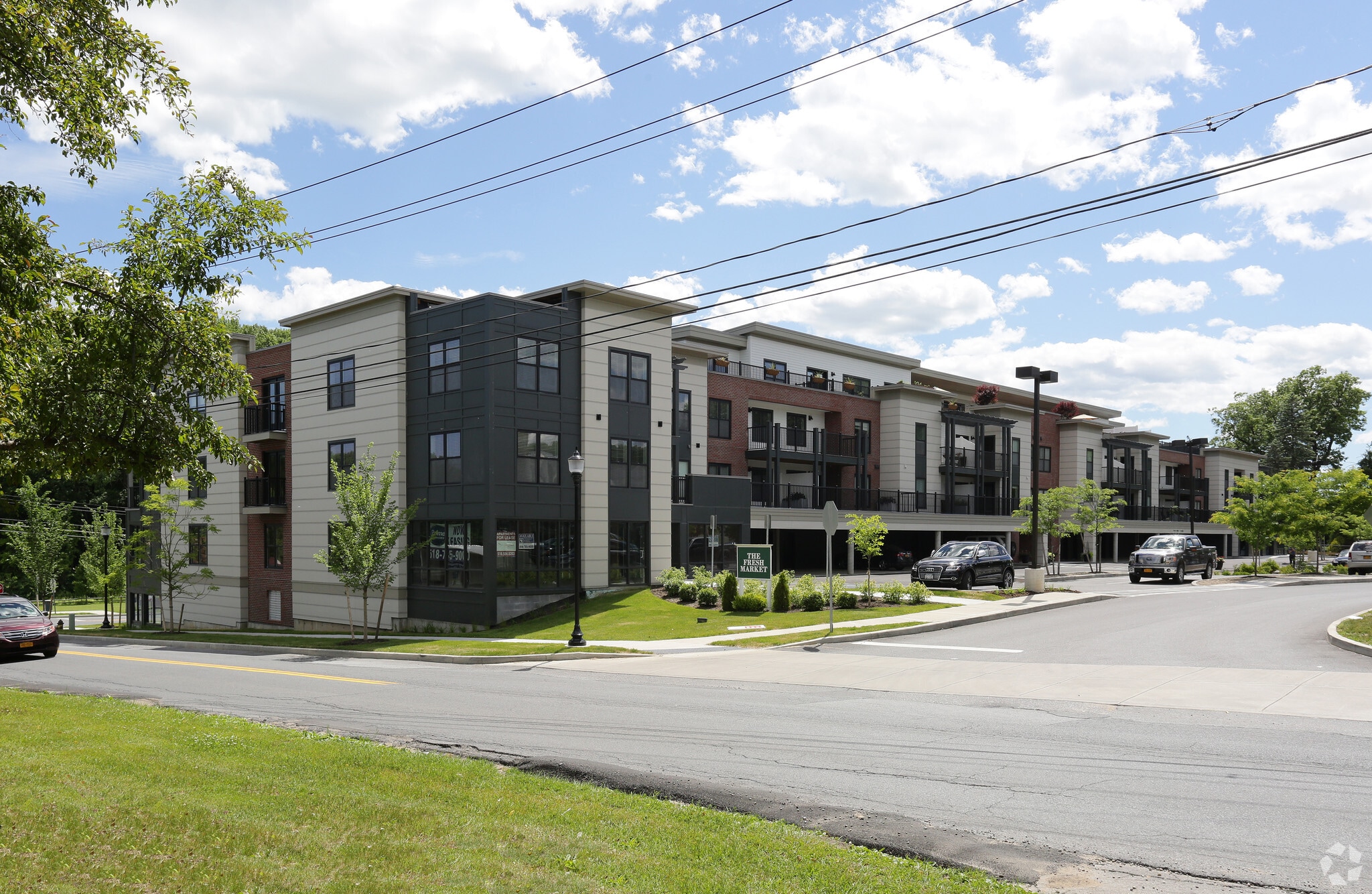 77A Excelsior Ave, Saratoga Springs, NY à louer Photo principale– Image 1 sur 120