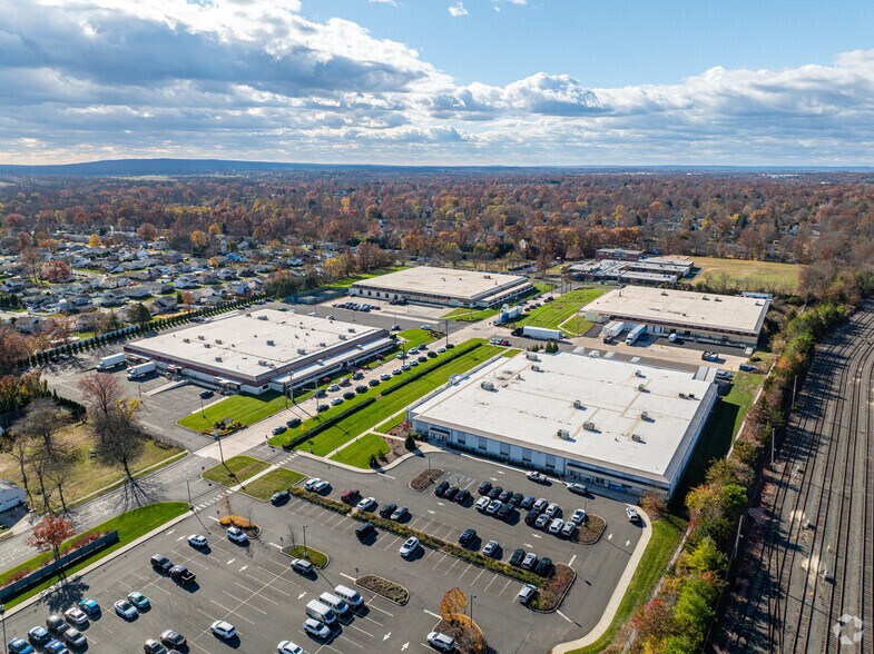 1 Johnson Dr, Raritan, NJ à louer - Photo de l’immeuble – Image 2 sur 6