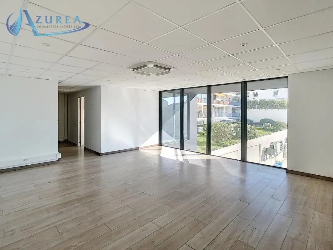 Bureau dans CANNES-LA-BOCCA à louer Photo de l’immeuble– Image 1 sur 6