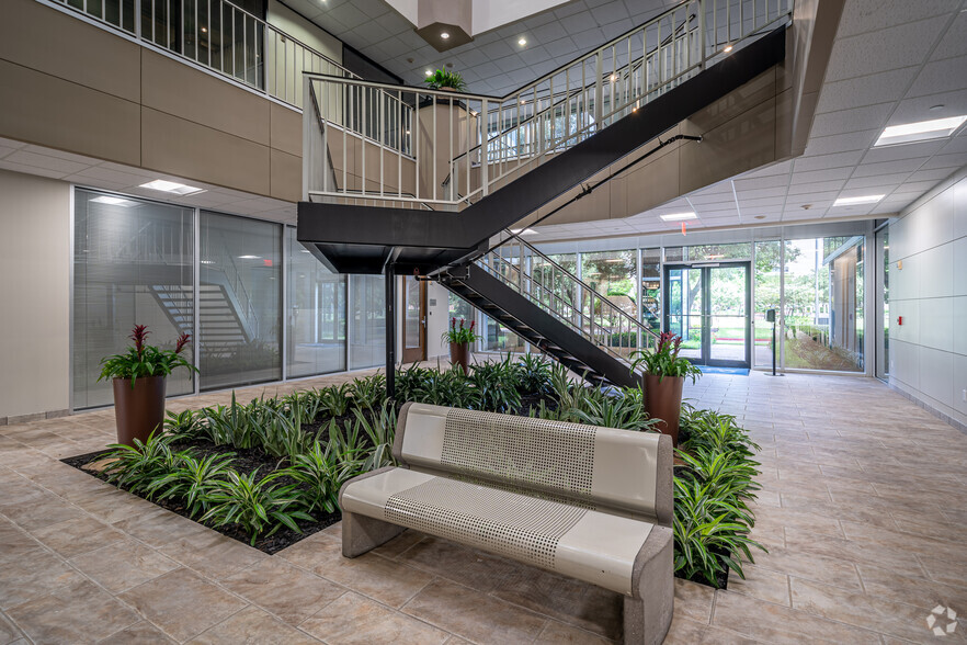 2929 Briarpark Dr, Houston, TX à louer - Hall d’entrée – Image 3 sur 31