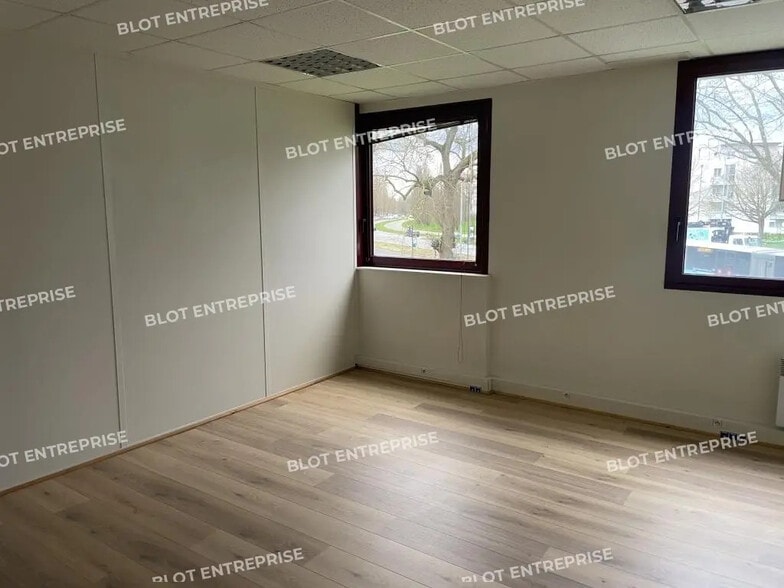 Bureau dans Rennes à louer - Photo de l’immeuble – Image 3 sur 11
