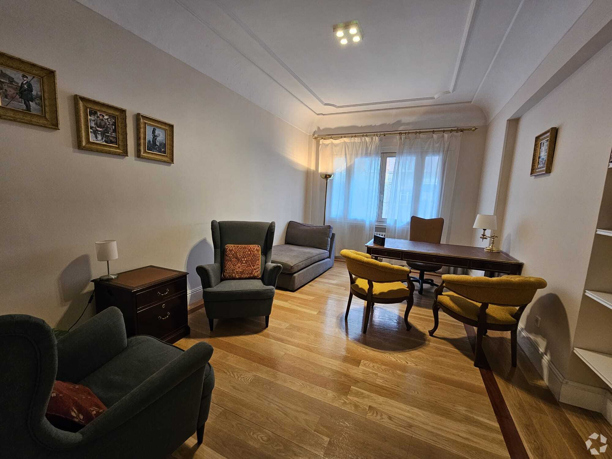Immeuble residentiel dans Madrid, Madrid à vendre Photo intérieure– Image 1 sur 2