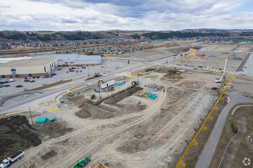 264 Park St, Cochrane, AB à louer - Photo de l’immeuble – Image 3 sur 6