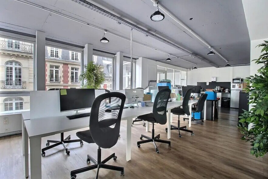 43-45 Rue De Naples, Paris à louer - Photo de l’immeuble – Image 2 sur 14