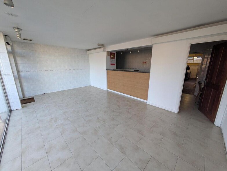 7 Creswell Corner, Woking à vendre - Photo de l’immeuble – Image 2 sur 4