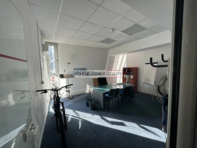 Local d’activités dans SOPHIA ANTIPOLIS à louer - Photo de l’immeuble – Image 2 sur 5