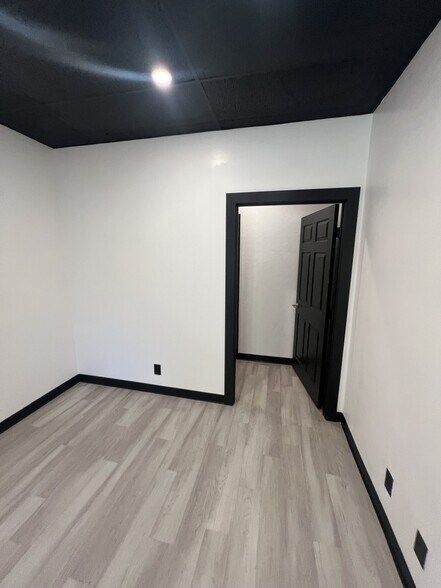 31546 Railroad Canyon Rd, Canyon Lake, CA à louer - Photo de l’immeuble – Image 3 sur 8