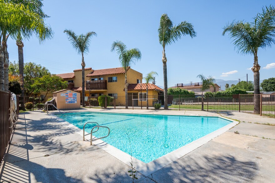 4810 N Vincent Ave, Covina, CA à vendre - Photo de l’immeuble – Image 2 sur 7