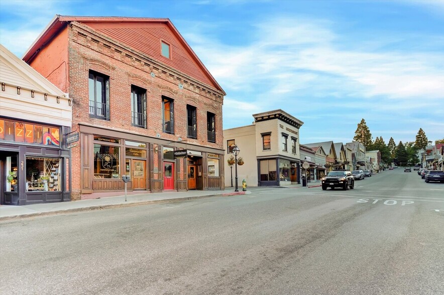 233 Broad St, Nevada City, CA à vendre - Photo de l’immeuble – Image 3 sur 106