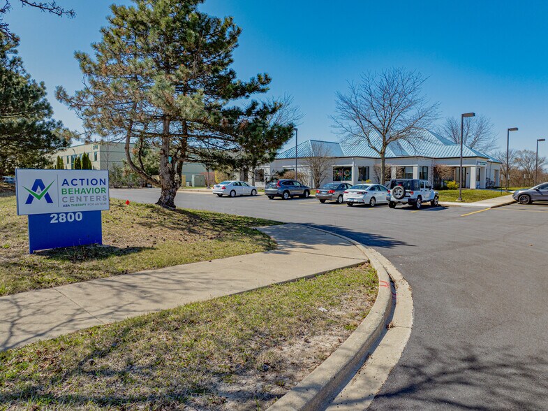 2800 Beverly Dr, Aurora, IL à vendre - Photo de l’immeuble – Image 2 sur 8