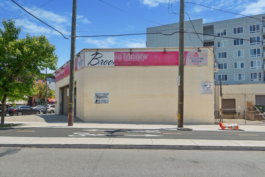 210 W Girard Ave, Philadelphia, PA à vendre - Photo de l’immeuble – Image 2 sur 16