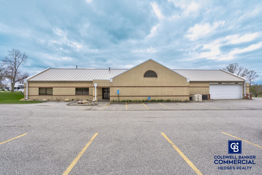 4001 River Ridge Dr NE, Cedar Rapids, IA à louer - Photo de l’immeuble – Image 2 sur 22