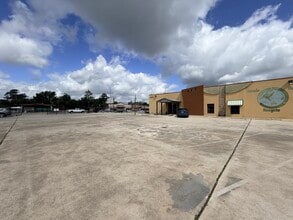 4900 N Shepherd St, Houston, TX à louer Photo de l’immeuble– Image 1 sur 7