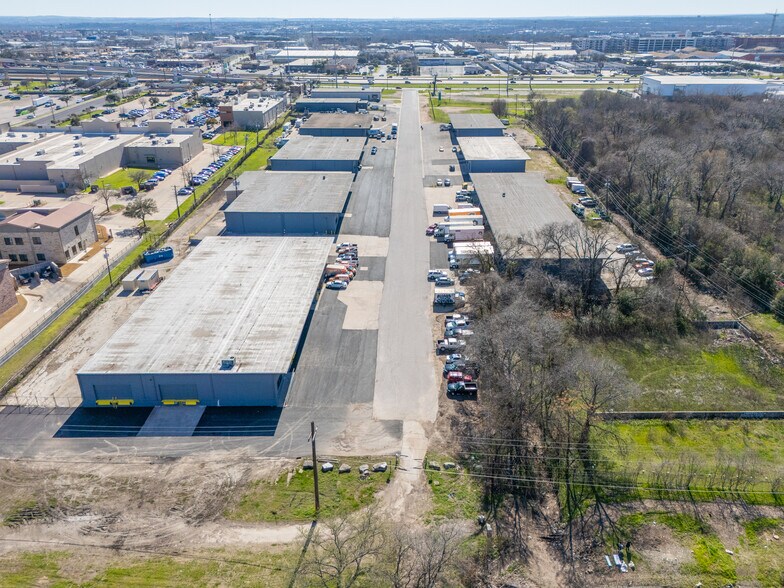 3910 Warehouse Row, Austin, TX à vendre - Photo de l’immeuble – Image 2 sur 40