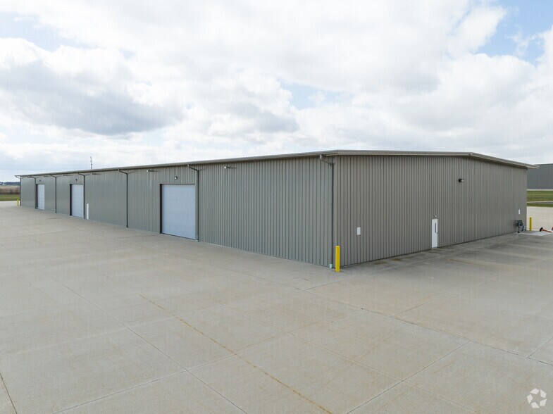 1101 E Lutz Rd, Archbold, OH à louer - Photo de l’immeuble – Image 3 sur 7
