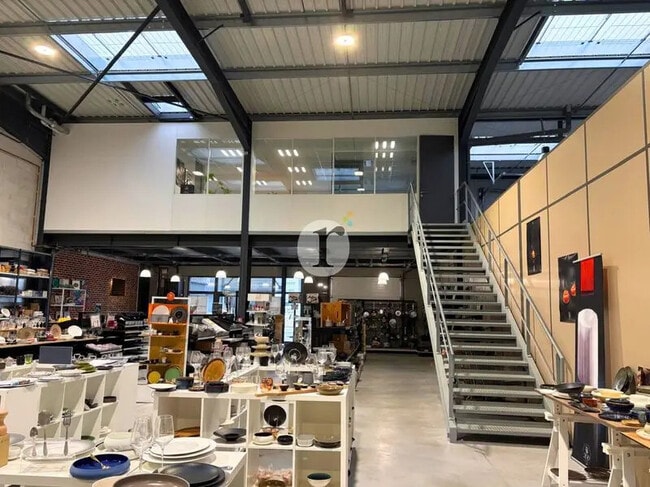 Plus de détails pour Bureau, Local d'activités à louer