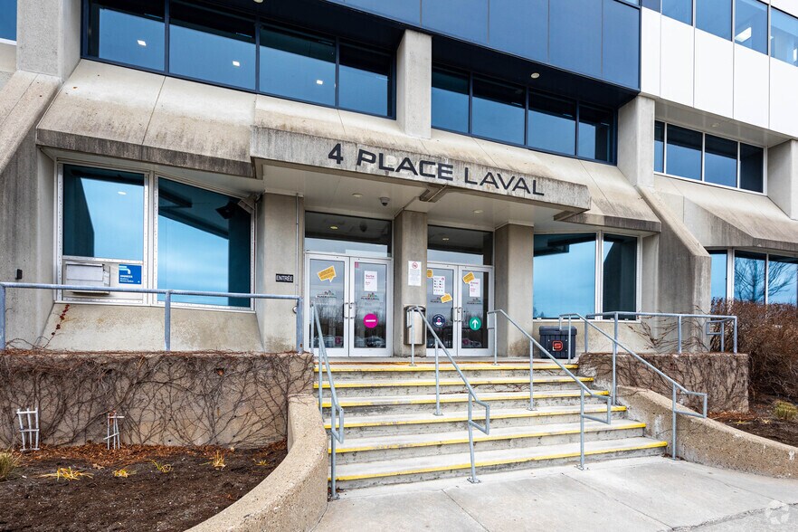 1 Place Laval, Laval, QC à louer - Photo de l’immeuble – Image 2 sur 12