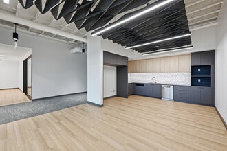 6815 Flanders Dr, San Diego, CA à louer Photo intérieure– Image 1 sur 10