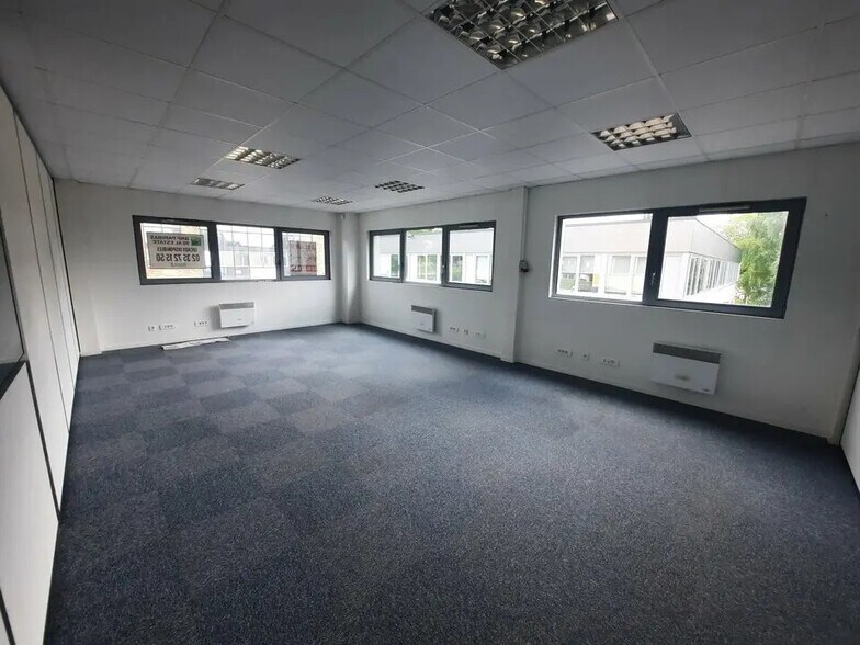 Bureau dans Mont-Saint-Aignan à louer - Photo intérieure – Image 3 sur 11