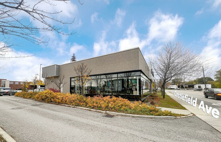 1296 Castlefield Ave, Toronto, ON à louer - Photo de l’immeuble – Image 1 sur 6