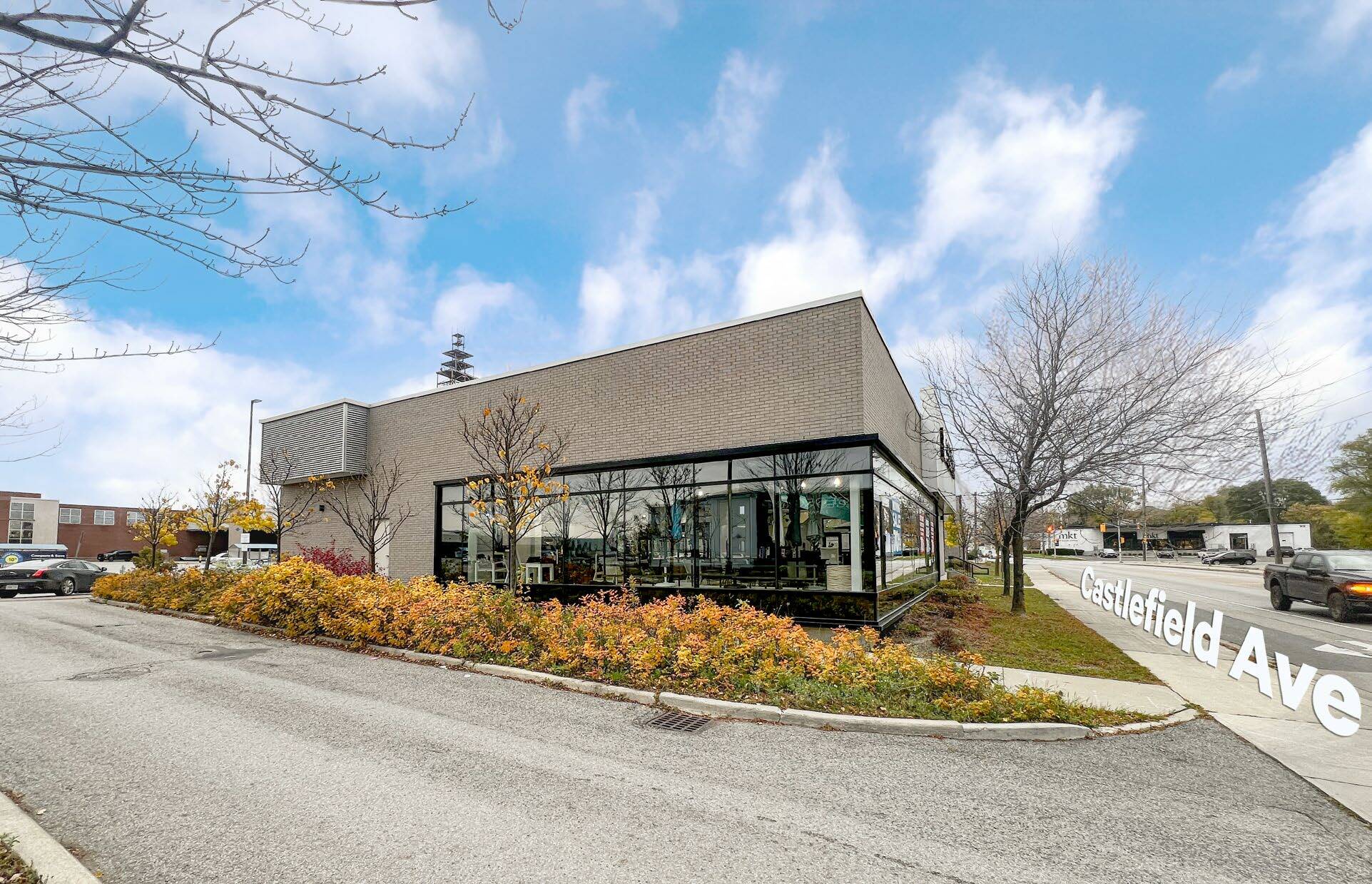 1296 Castlefield Ave, Toronto, ON à louer Photo de l’immeuble– Image 1 sur 7