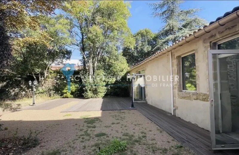 Local commercial dans Aimargues à vendre - Photo de l’immeuble – Image 3 sur 6