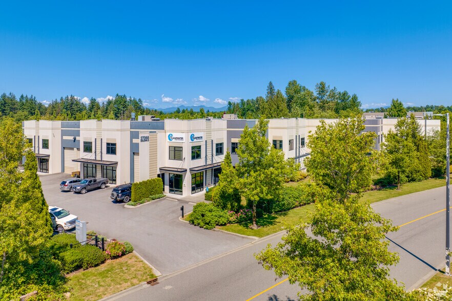 27265 Gloucester Way, Langley, BC à louer - Photo de l’immeuble – Image 1 sur 4