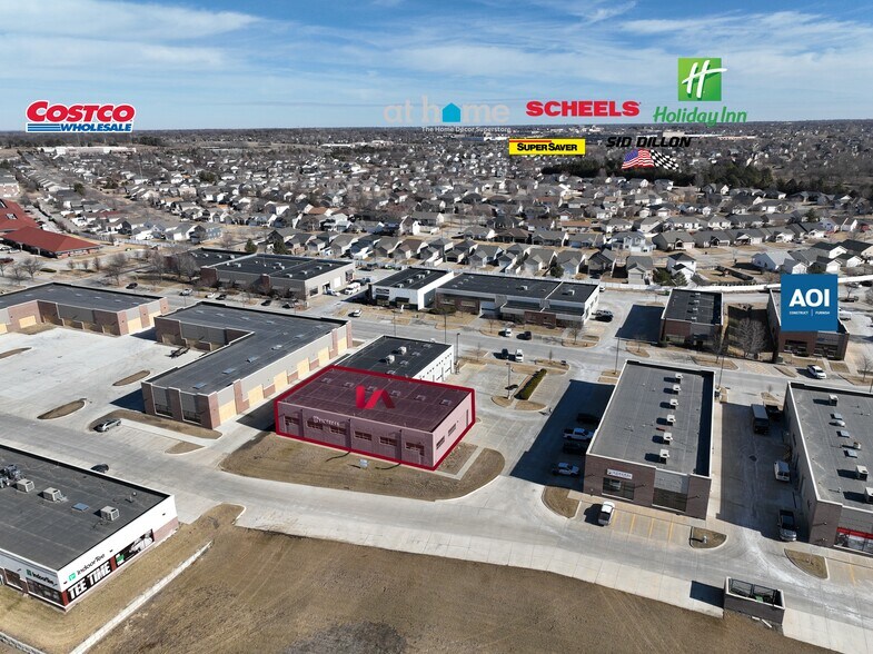 8245 Cody Dr, Lincoln, NE à louer - Photo de l’immeuble – Image 2 sur 19