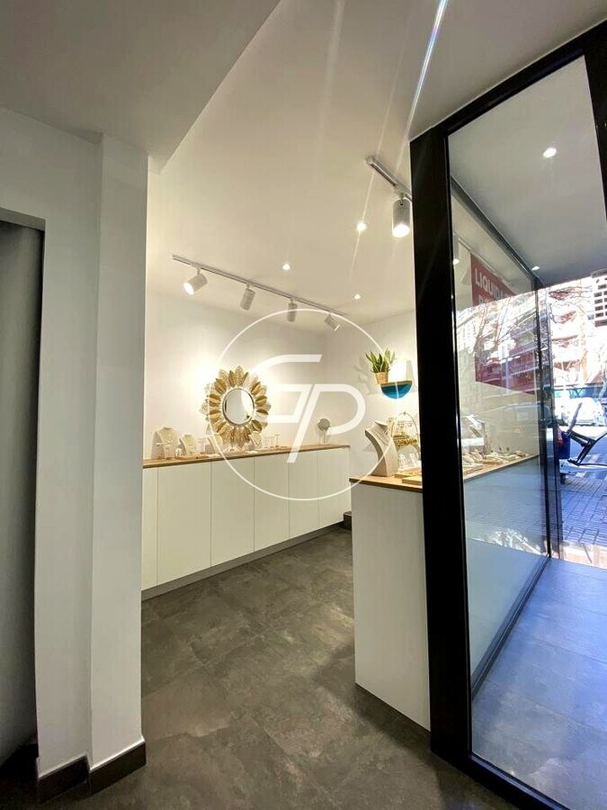 Barcelone, BAR 08015 - Lot - -  - Photo intérieure - Image 1 of 9