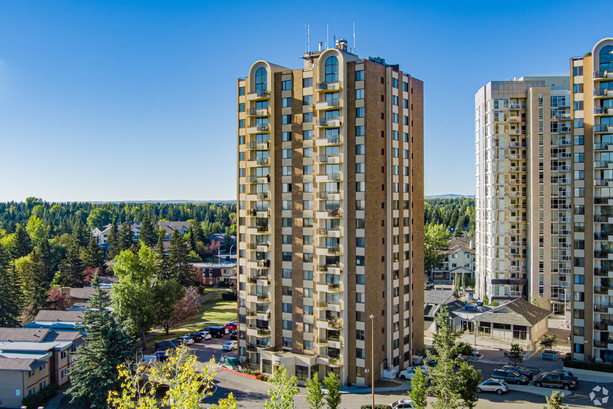 2105 90 Av SW, Calgary, AB à louer Photo principale– Image 1 sur 43