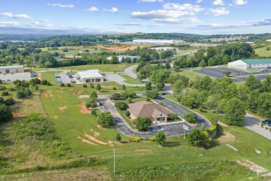 326 Partnership Pky, Maryville, TN à vendre - Photo principale – Image 1 sur 47