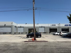 8320-8400 Isis Ave, Los Angeles, CA à louer Photo intérieure– Image 2 sur 4