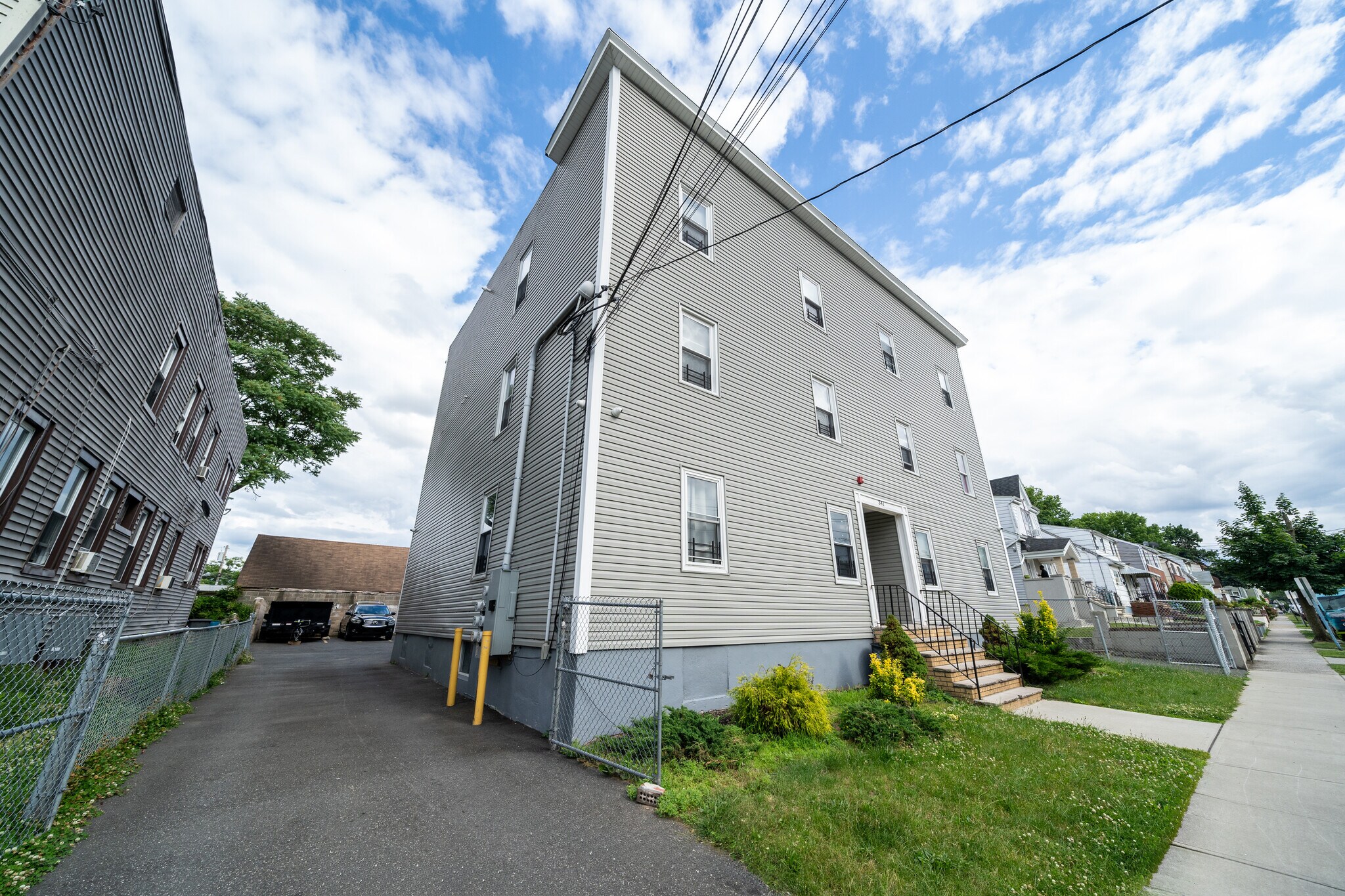 339-343 E 28th St, Paterson, NJ à vendre Photo principale– Image 1 sur 15