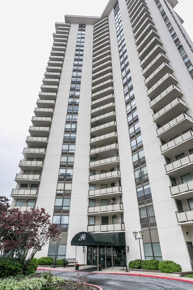 205 E Joppa Rd, Towson, MD à vendre - Photo principale – Image 1 sur 37