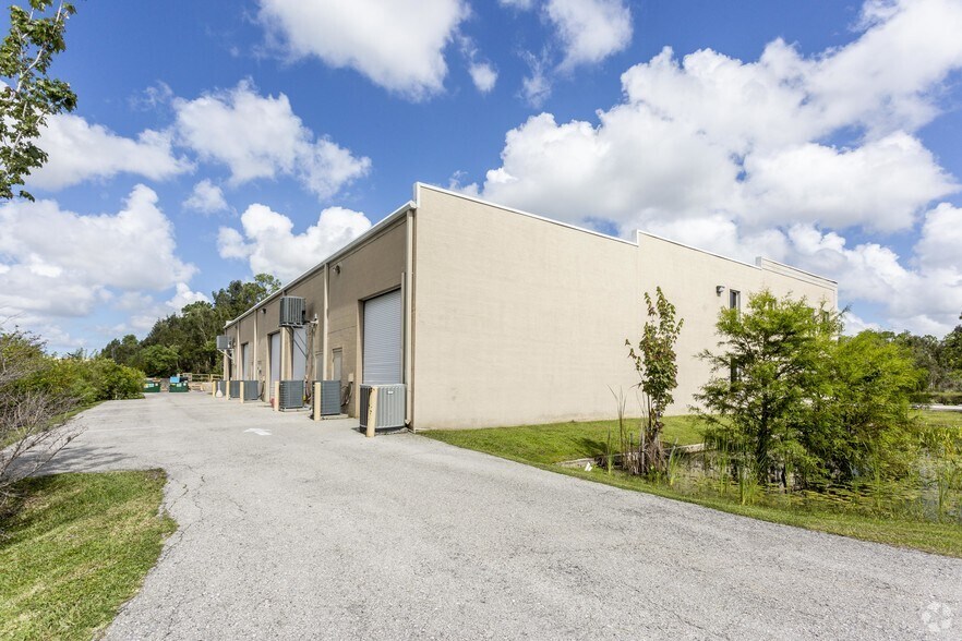 13720 Jetport Commerce Pky, Fort Myers, FL à louer - Photo de l’immeuble – Image 2 sur 3
