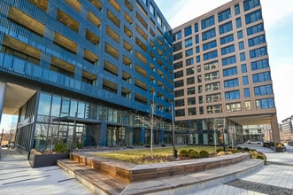 3030 S Potomac Ave, Arlington, VA à louer Photo de l’immeuble– Image 2 sur 6