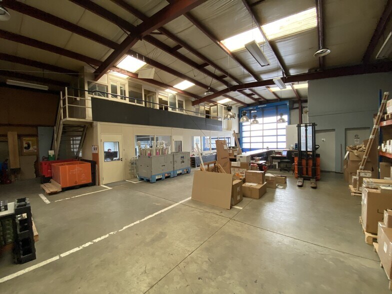 Local d'activités dans Gradignan à vendre - Photo de l’immeuble – Image 1 sur 7