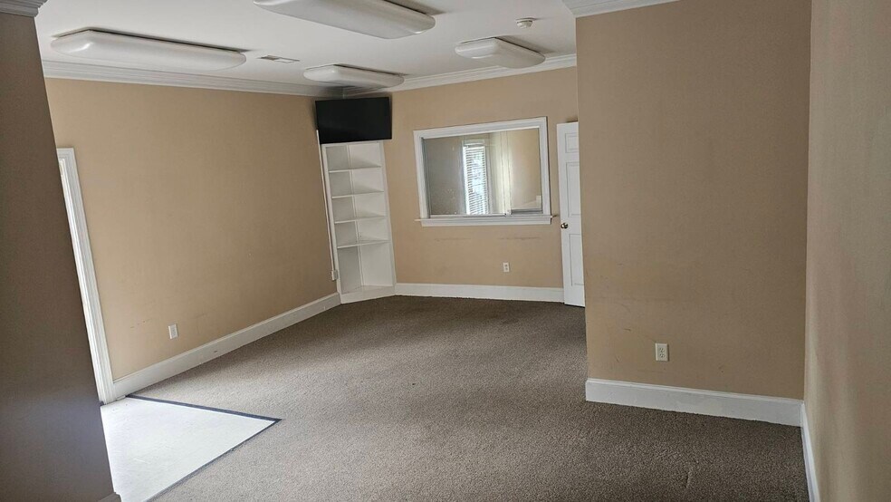 717 Rosanne Dr, Kinston, NC à louer - Photo de l’immeuble – Image 3 sur 10