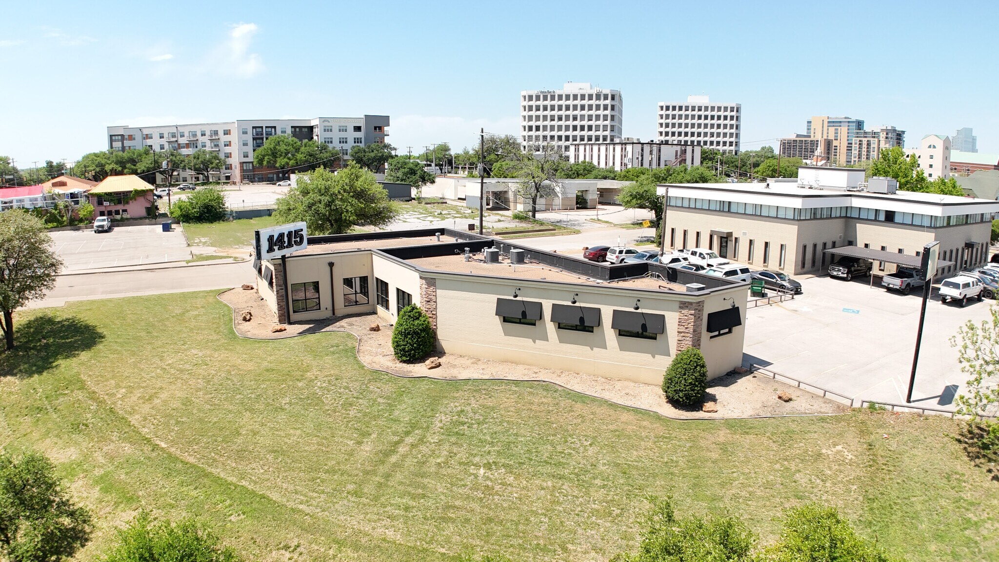 1415 Ballinger St, Fort Worth, TX à louer Photo de l’immeuble– Image 1 sur 8