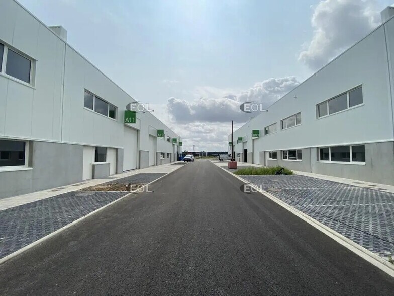 Local d’activités dans Escaudain à louer - Photo de l’immeuble – Image 3 sur 7