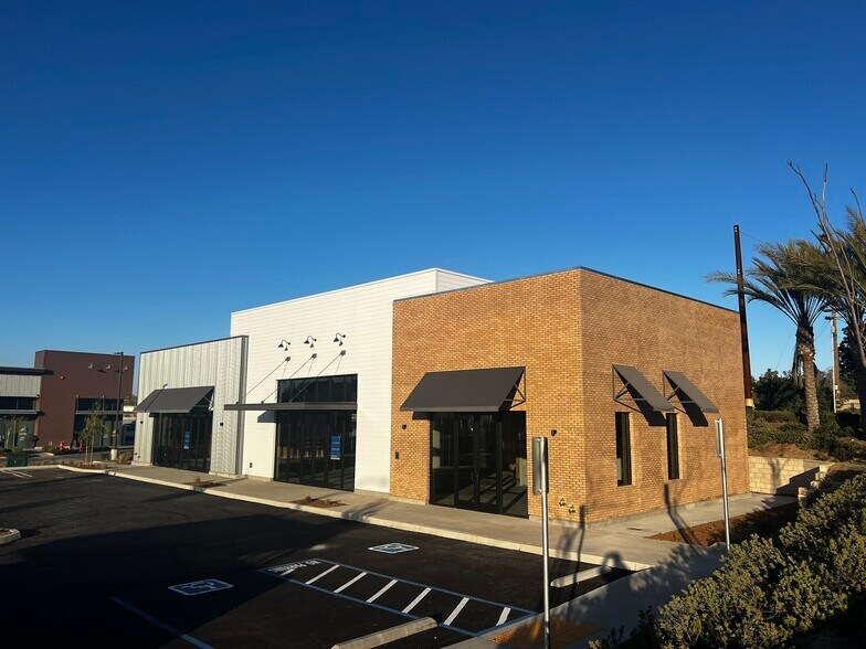 485 Hacienda Dr, Vista, CA à louer - Photo de l’immeuble – Image 2 sur 8