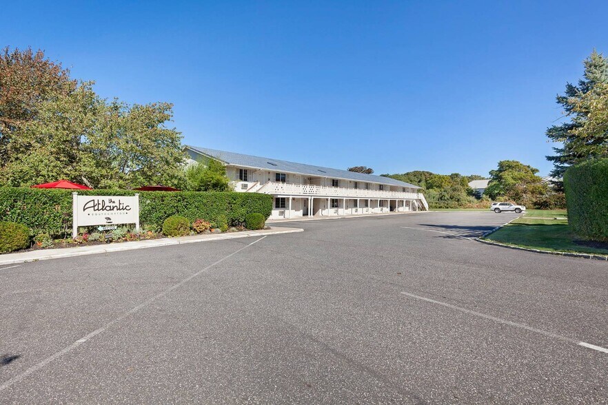 1655 County Road 39, Southampton, NY à vendre - Photo de l’immeuble – Image 2 sur 14