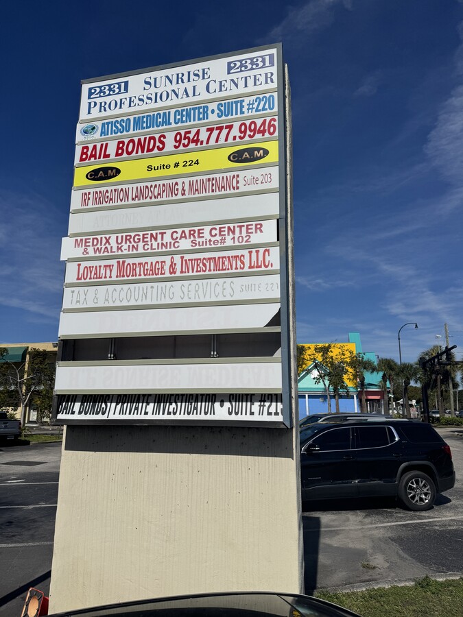 2331 N State Road 7, Lauderhill, FL 33313 - Lot 124 - - Photo intérieure - Image 2 of 17