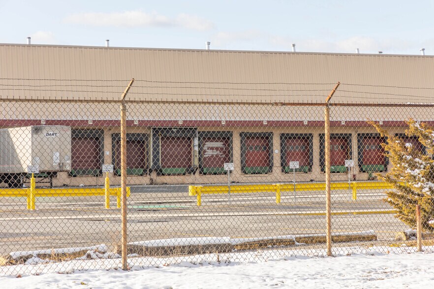 50 Emjay Blvd, Brentwood, NY à louer - Photo de l’immeuble – Image 3 sur 7