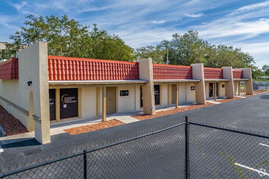 2328 N US Hwy 19, Holiday, FL à louer - Photo de l’immeuble – Image 2 sur 31